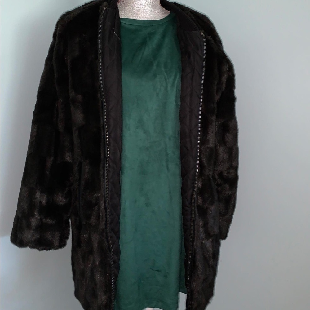 Black insulated faux fur coat